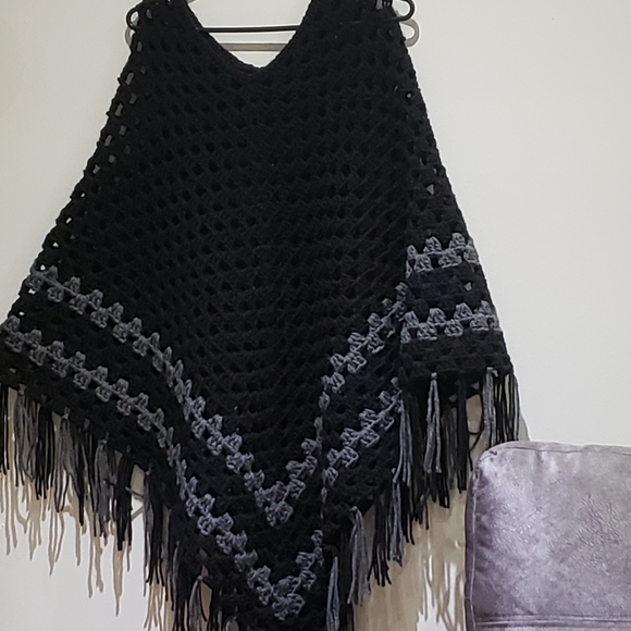 Poncho - Picture 1 of 2